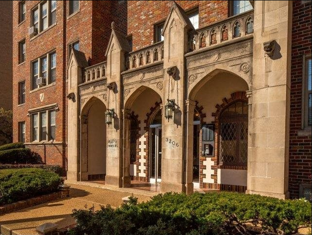 front entrance of Alto Towers